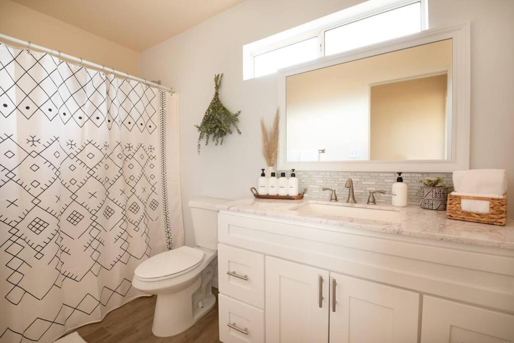 Cryptic Cabin-Tranquil Bohemian Getaway W/Hot Tub Yucca Valley Exterior foto